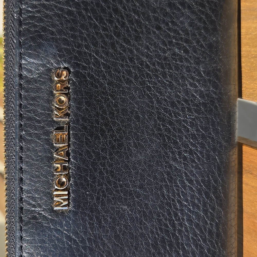 Michael Kors Jet Set Black Pebbled Leather Zip Wallet Gold Hardware - Picture 4 of 17